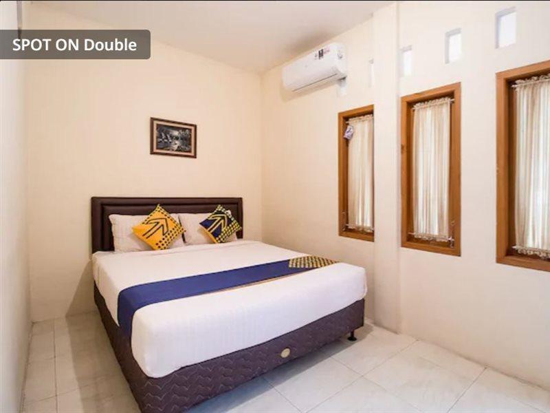 Hotel Reddoorz Near Alun Alun Cianjur Extérieur photo
