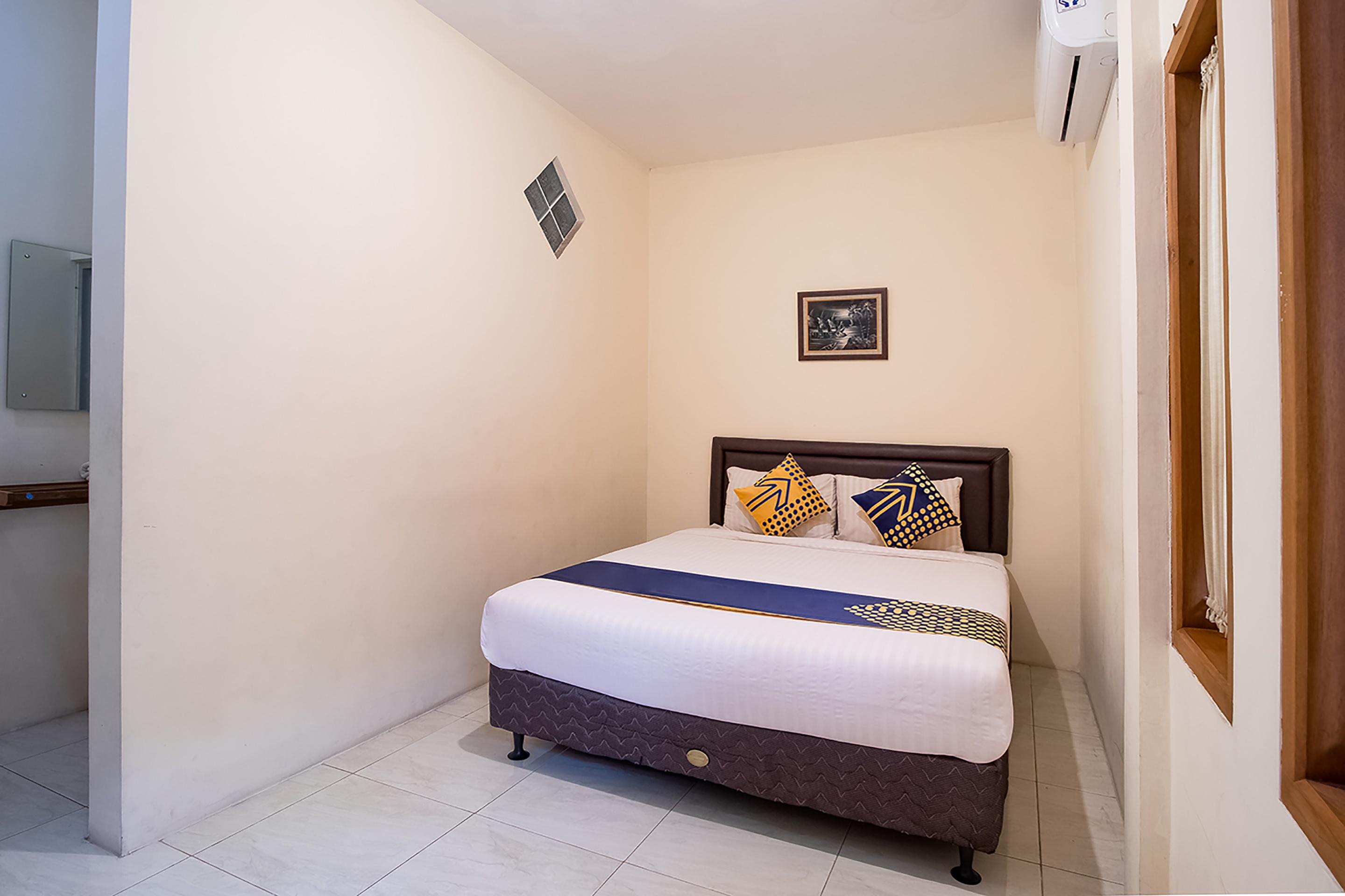 Hotel Reddoorz Near Alun Alun Cianjur Extérieur photo