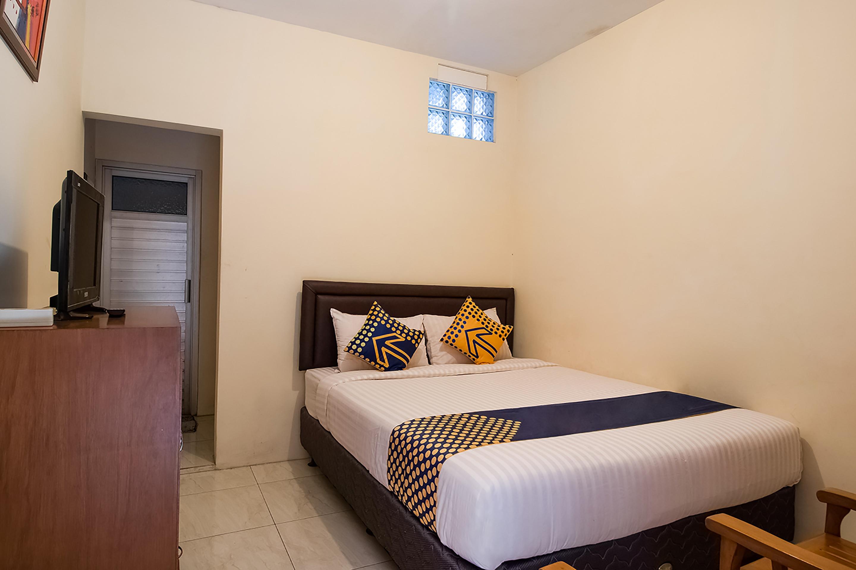 Hotel Reddoorz Near Alun Alun Cianjur Extérieur photo