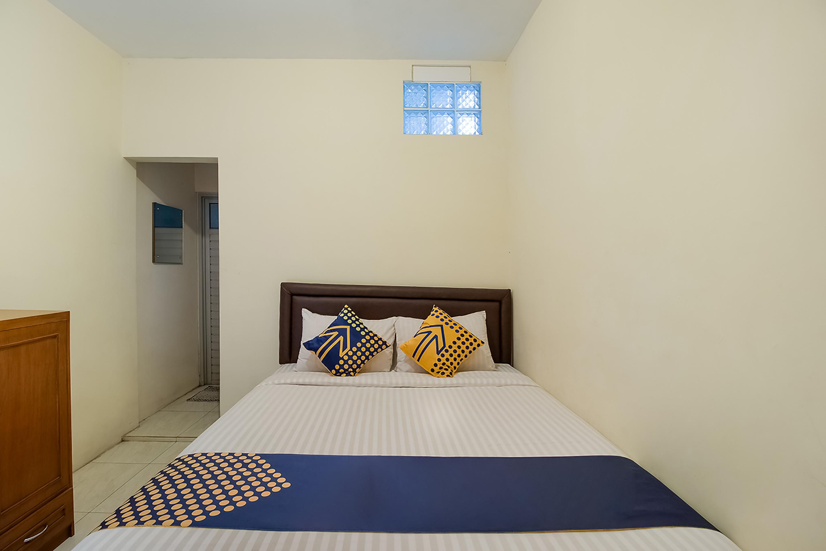 Hotel Reddoorz Near Alun Alun Cianjur Extérieur photo