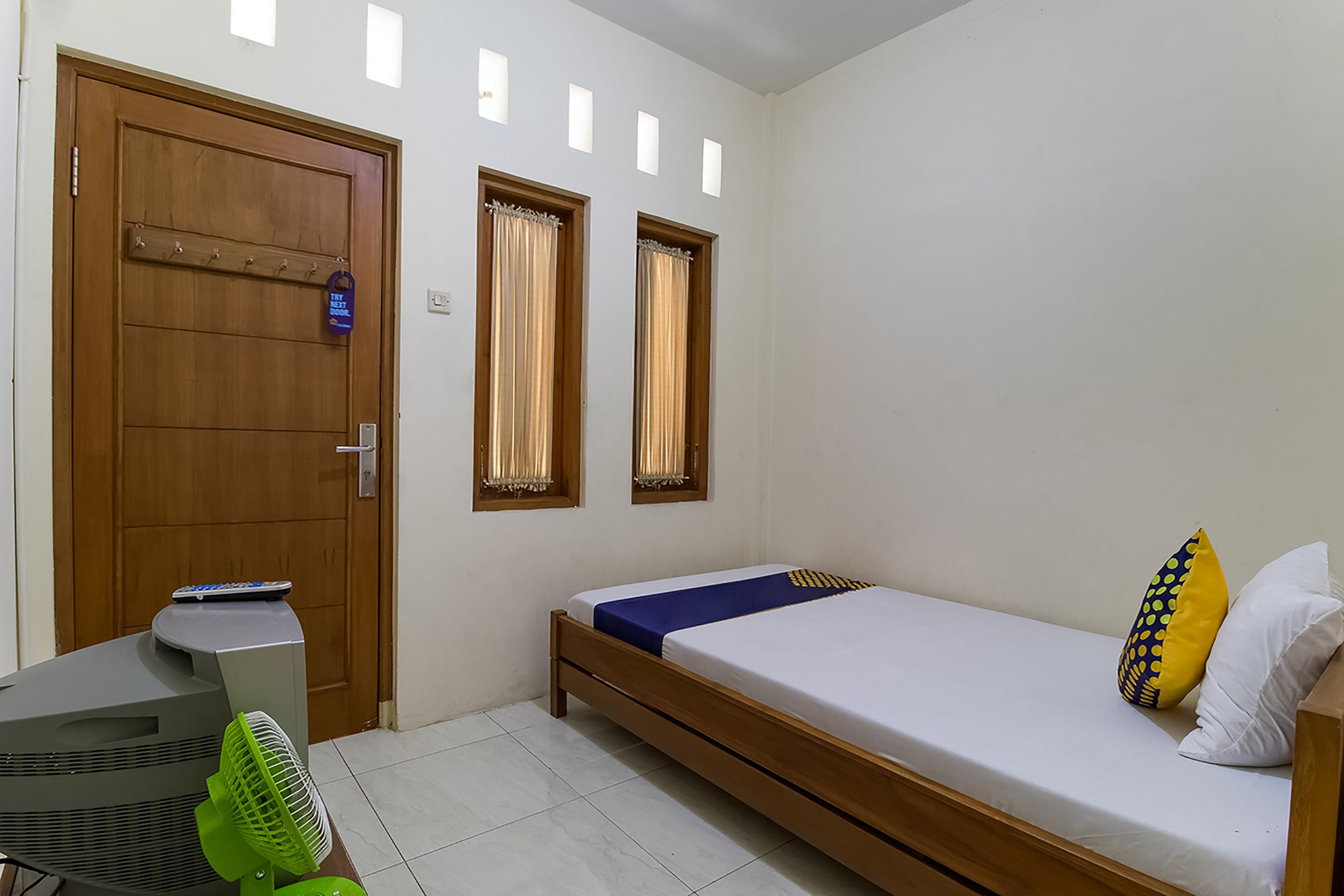 Hotel Reddoorz Near Alun Alun Cianjur Extérieur photo