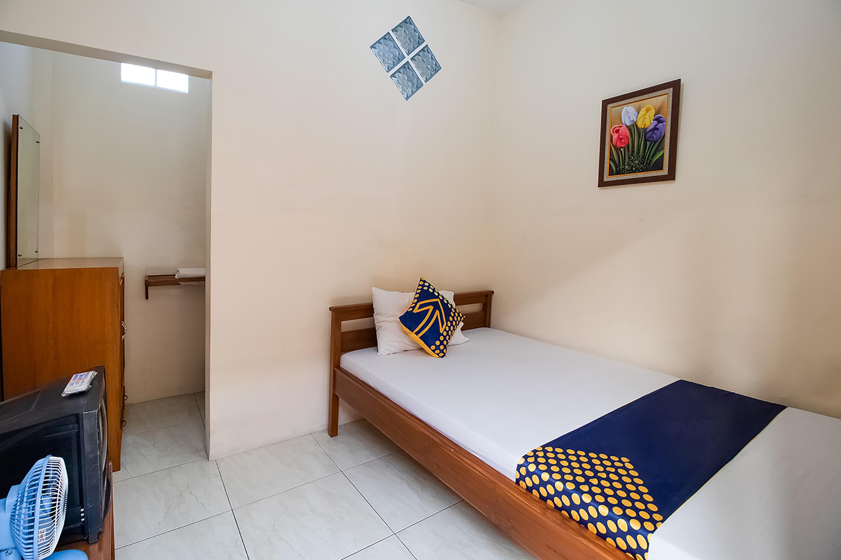 Hotel Reddoorz Near Alun Alun Cianjur Extérieur photo