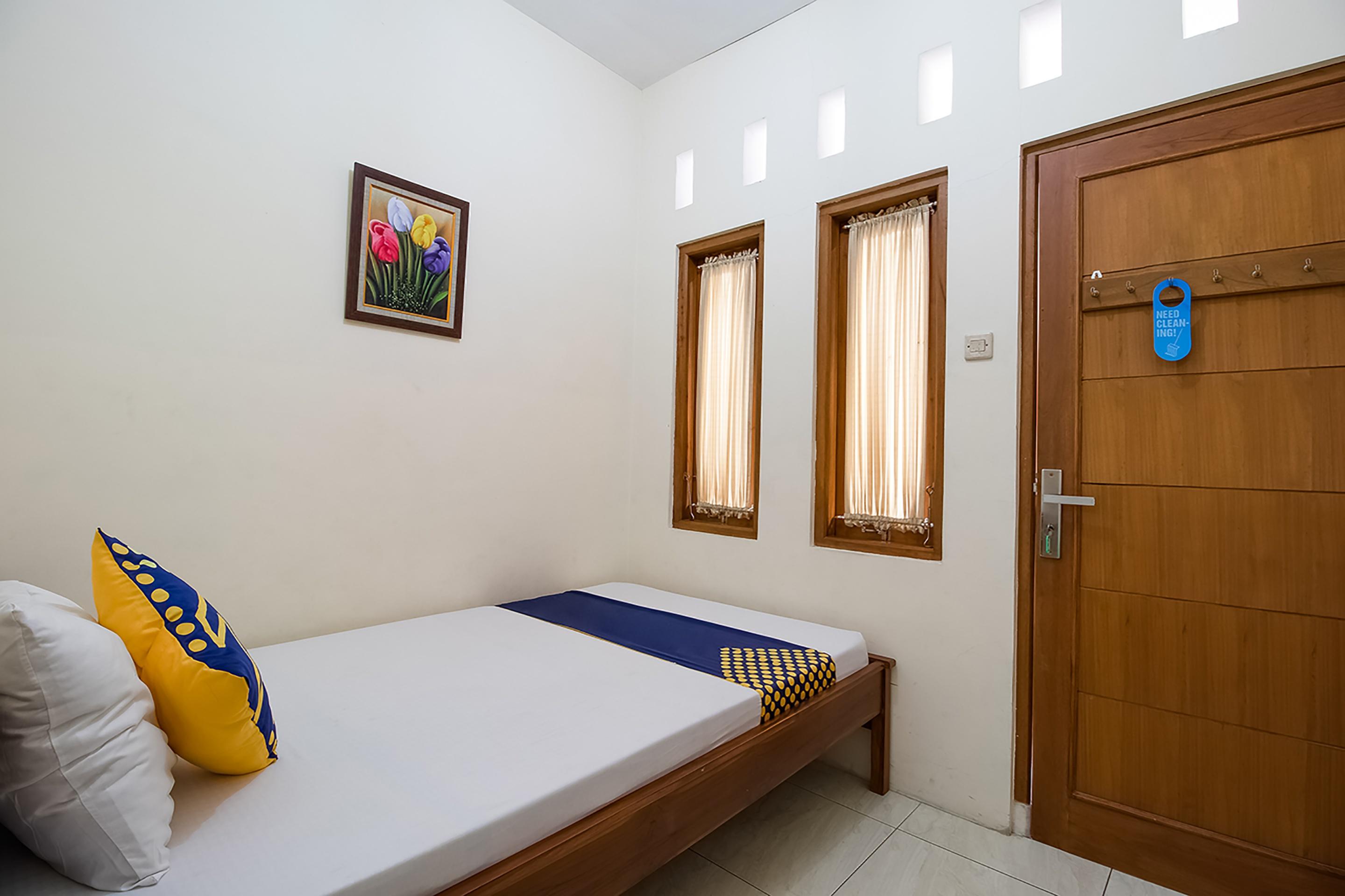 Hotel Reddoorz Near Alun Alun Cianjur Extérieur photo