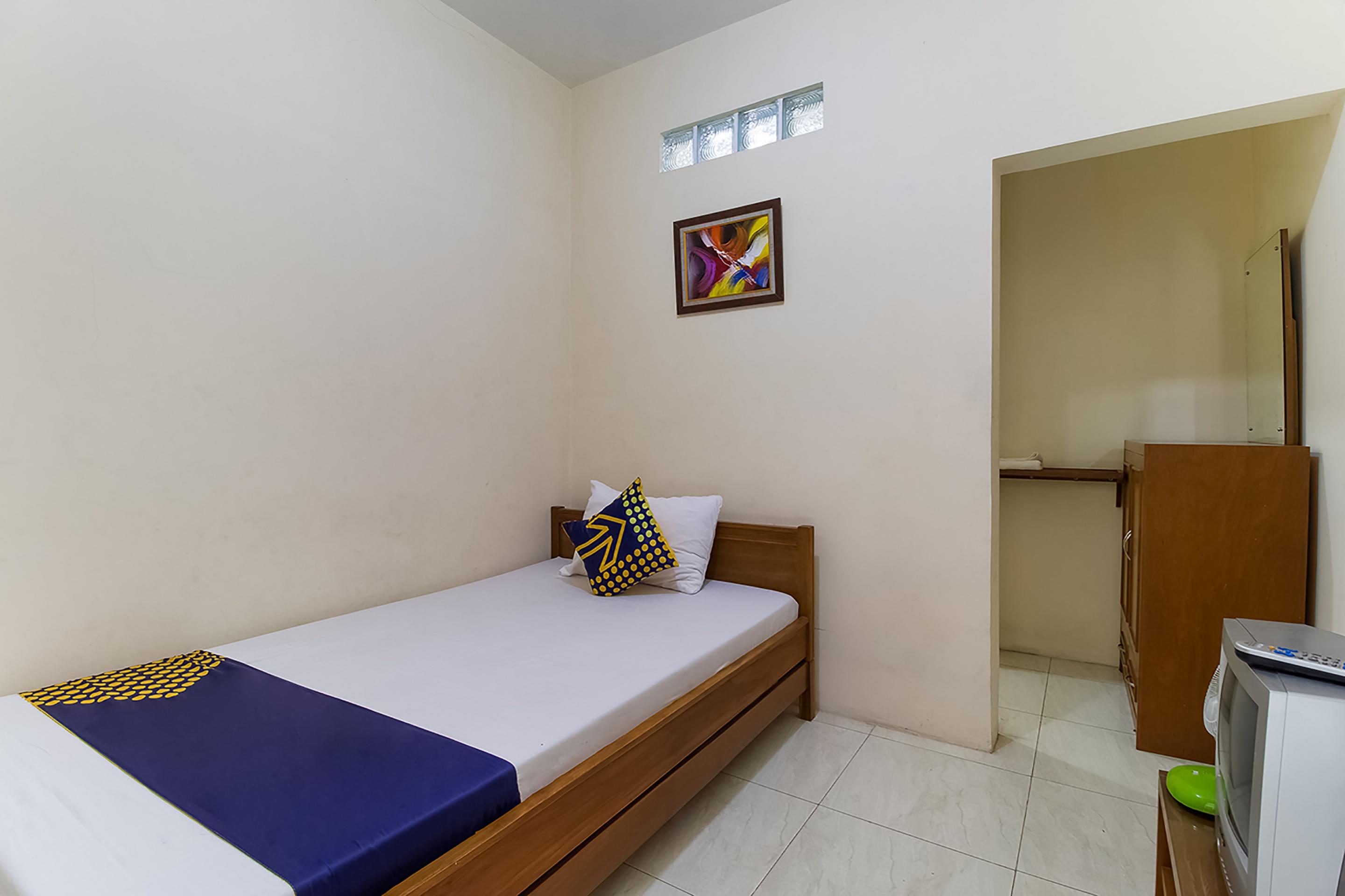 Hotel Reddoorz Near Alun Alun Cianjur Extérieur photo