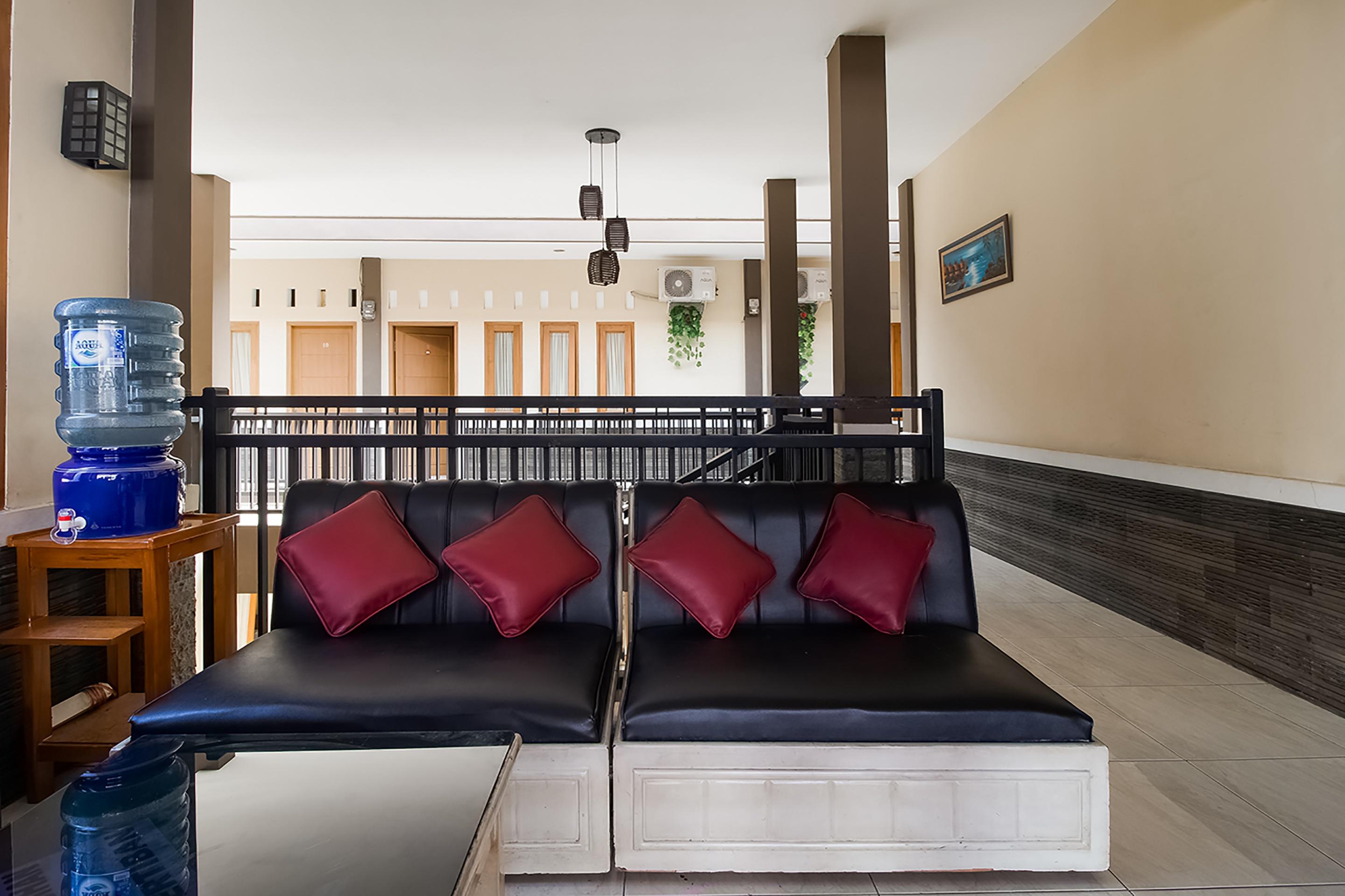 Hotel Reddoorz Near Alun Alun Cianjur Extérieur photo