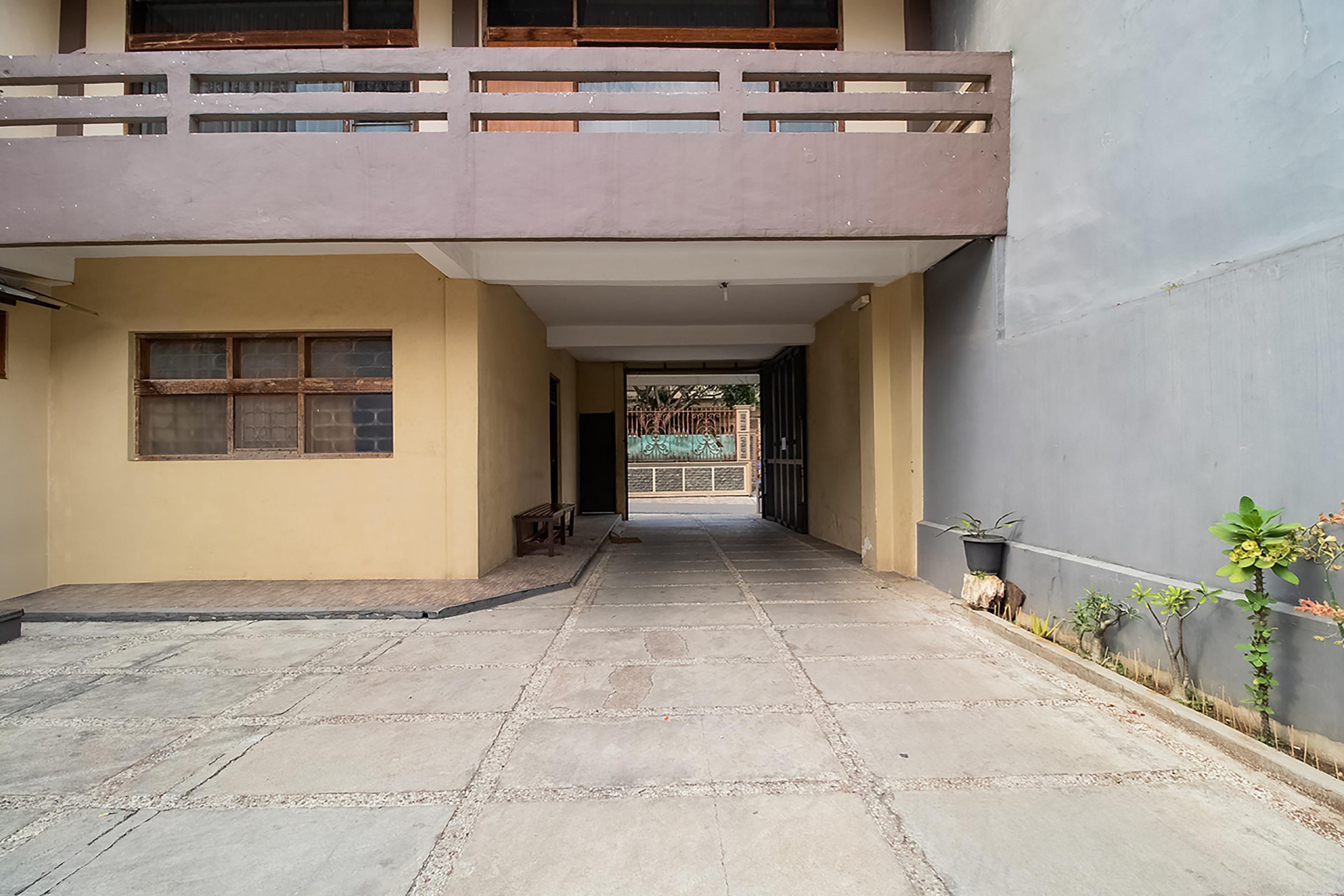 Hotel Reddoorz Near Alun Alun Cianjur Extérieur photo