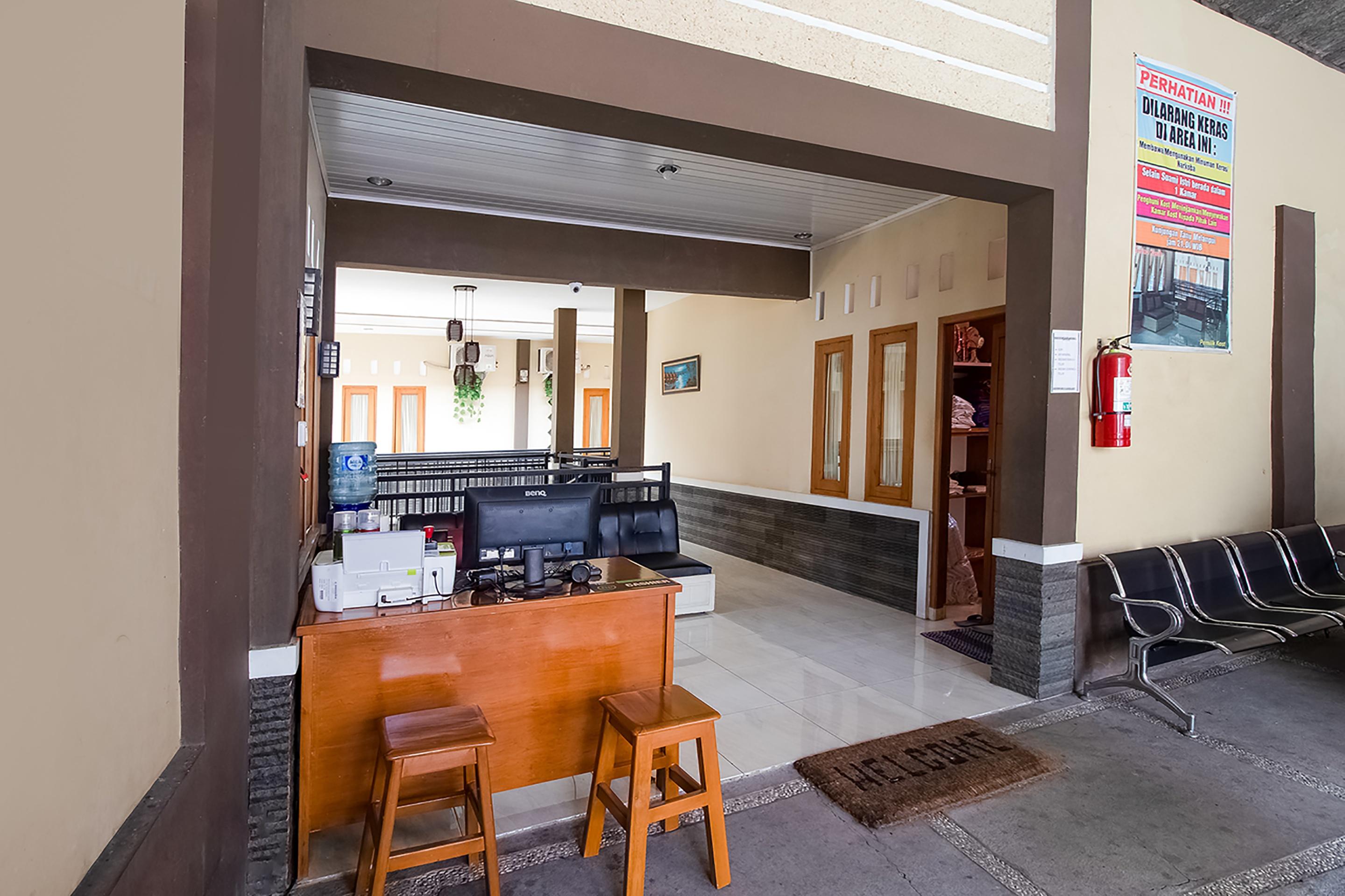 Hotel Reddoorz Near Alun Alun Cianjur Extérieur photo