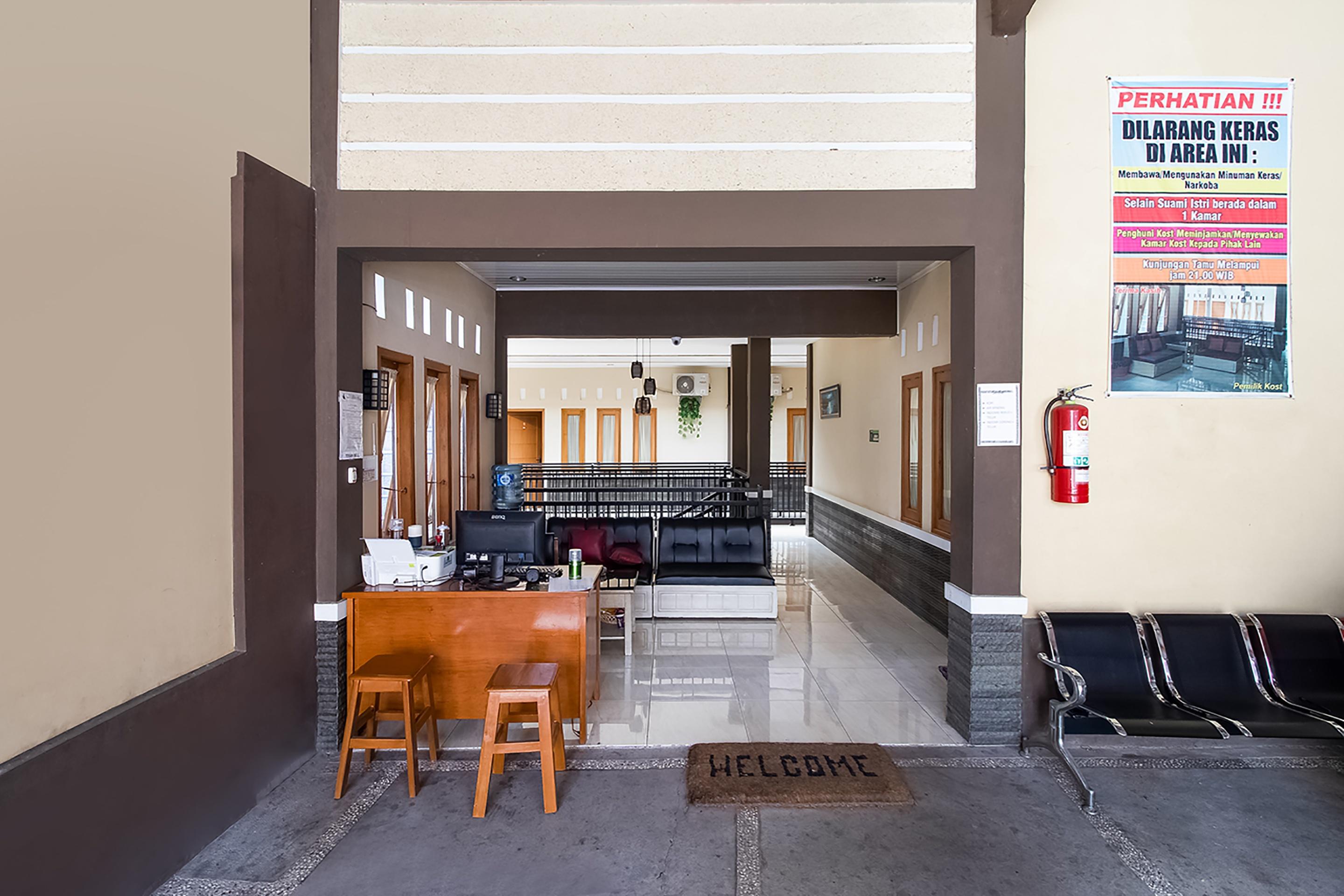Hotel Reddoorz Near Alun Alun Cianjur Extérieur photo