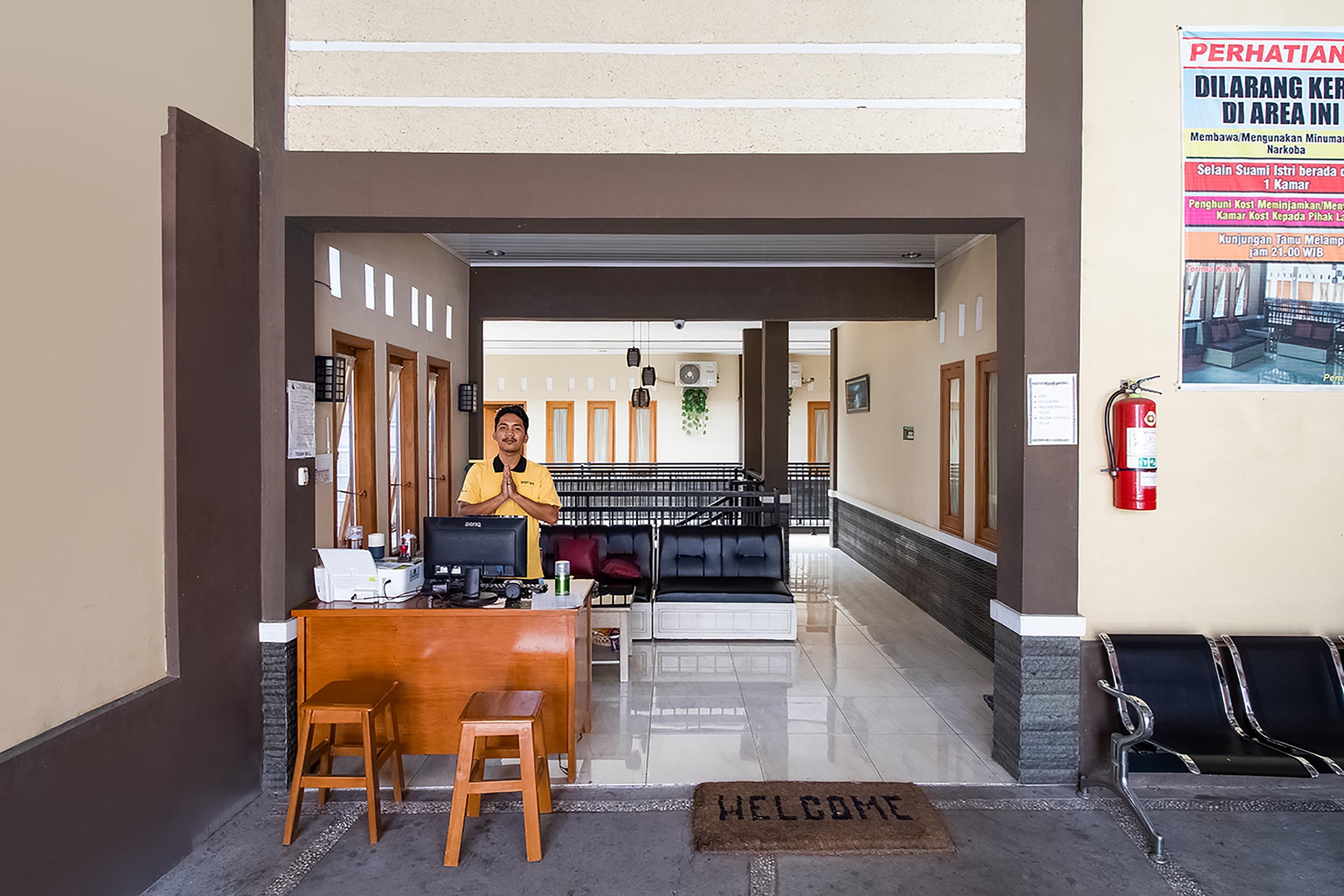 Hotel Reddoorz Near Alun Alun Cianjur Extérieur photo