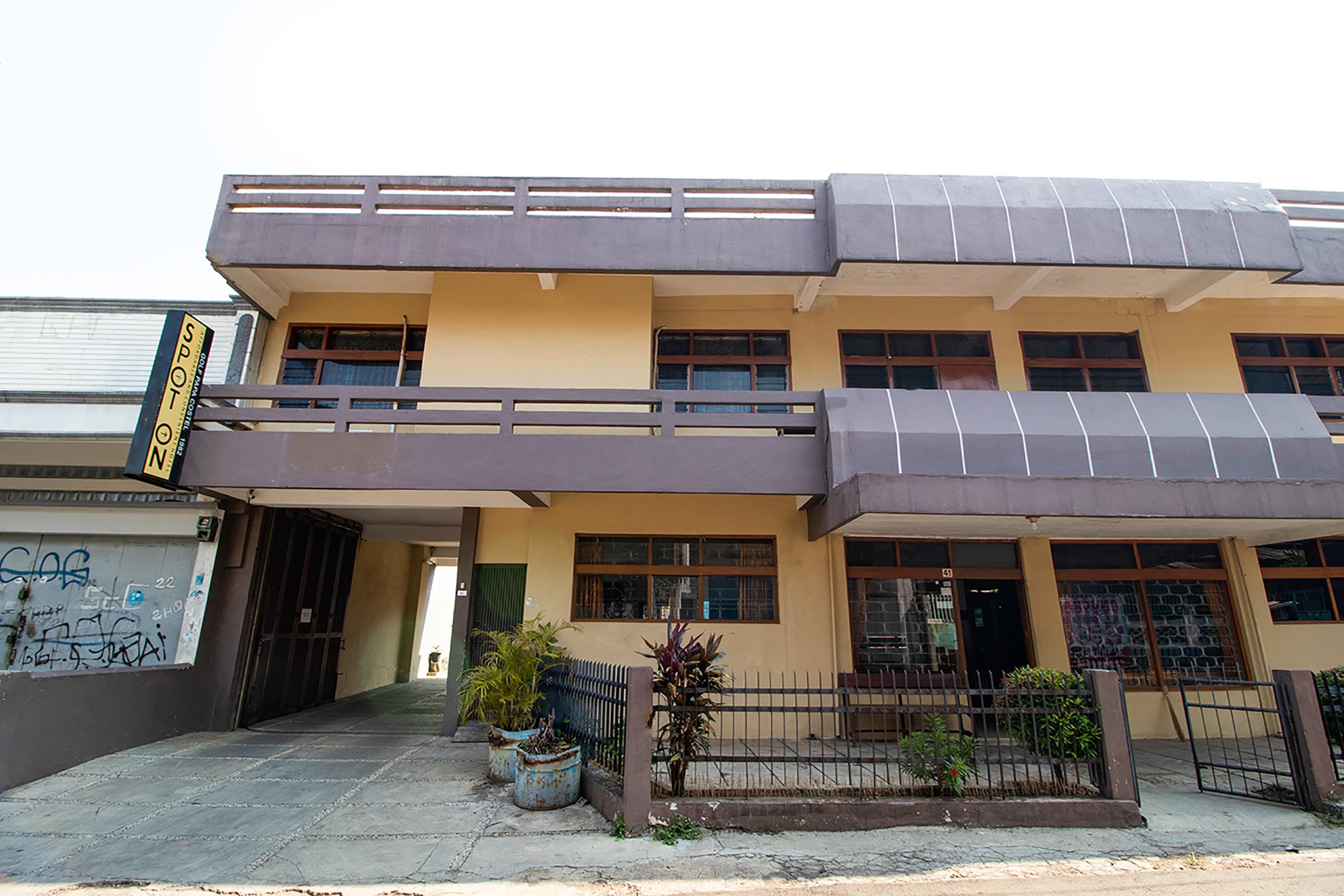 Hotel Reddoorz Near Alun Alun Cianjur Extérieur photo