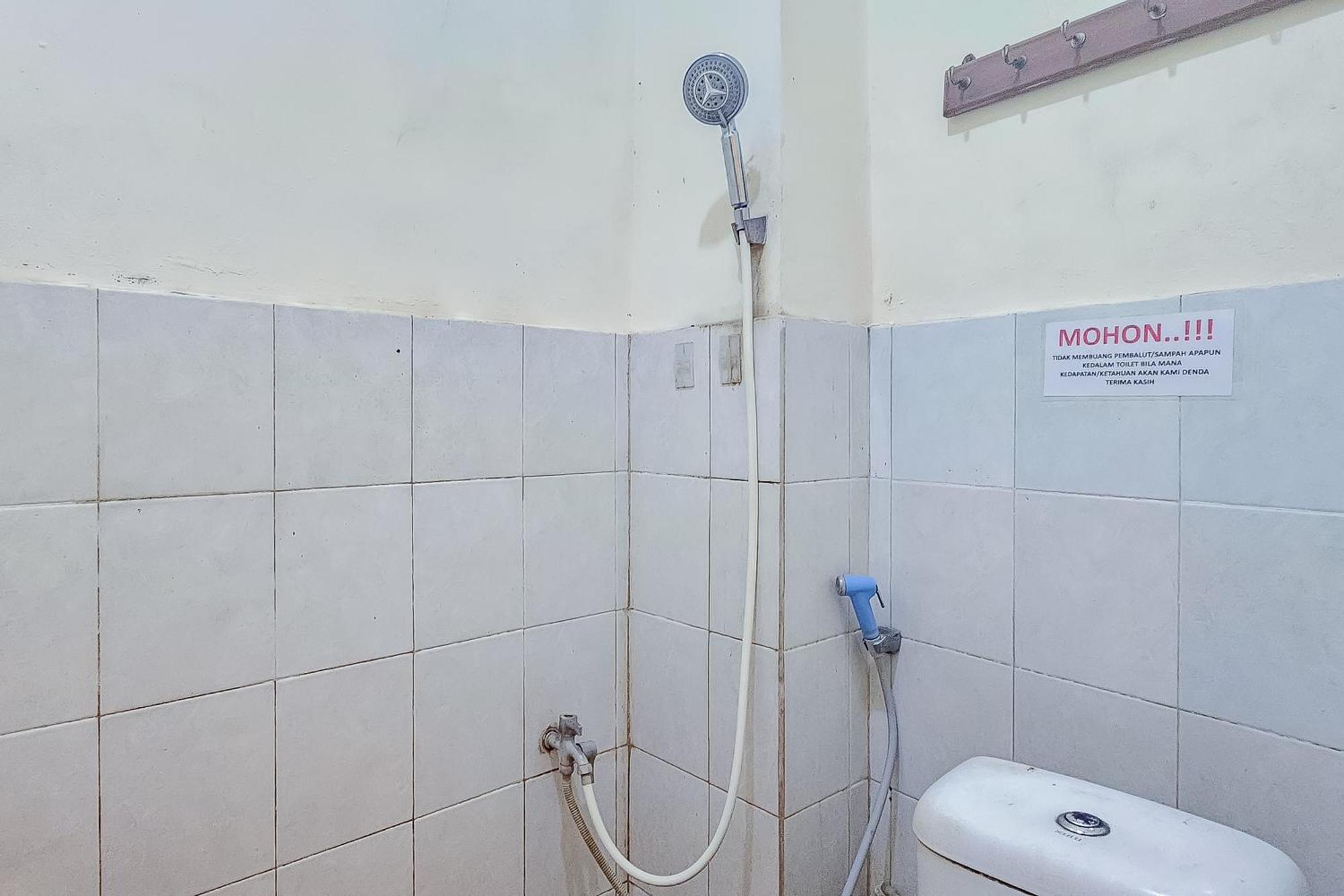 Hotel Reddoorz Near Alun Alun Cianjur Extérieur photo