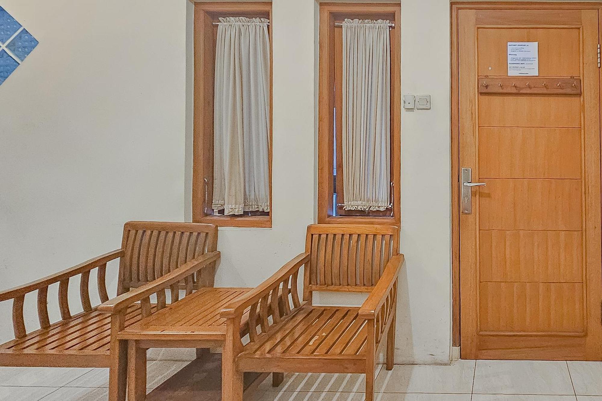 Hotel Reddoorz Near Alun Alun Cianjur Extérieur photo